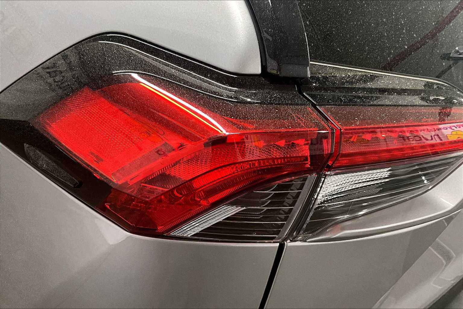 2024 Toyota RAV4 Hybrid XLE - Photo 33