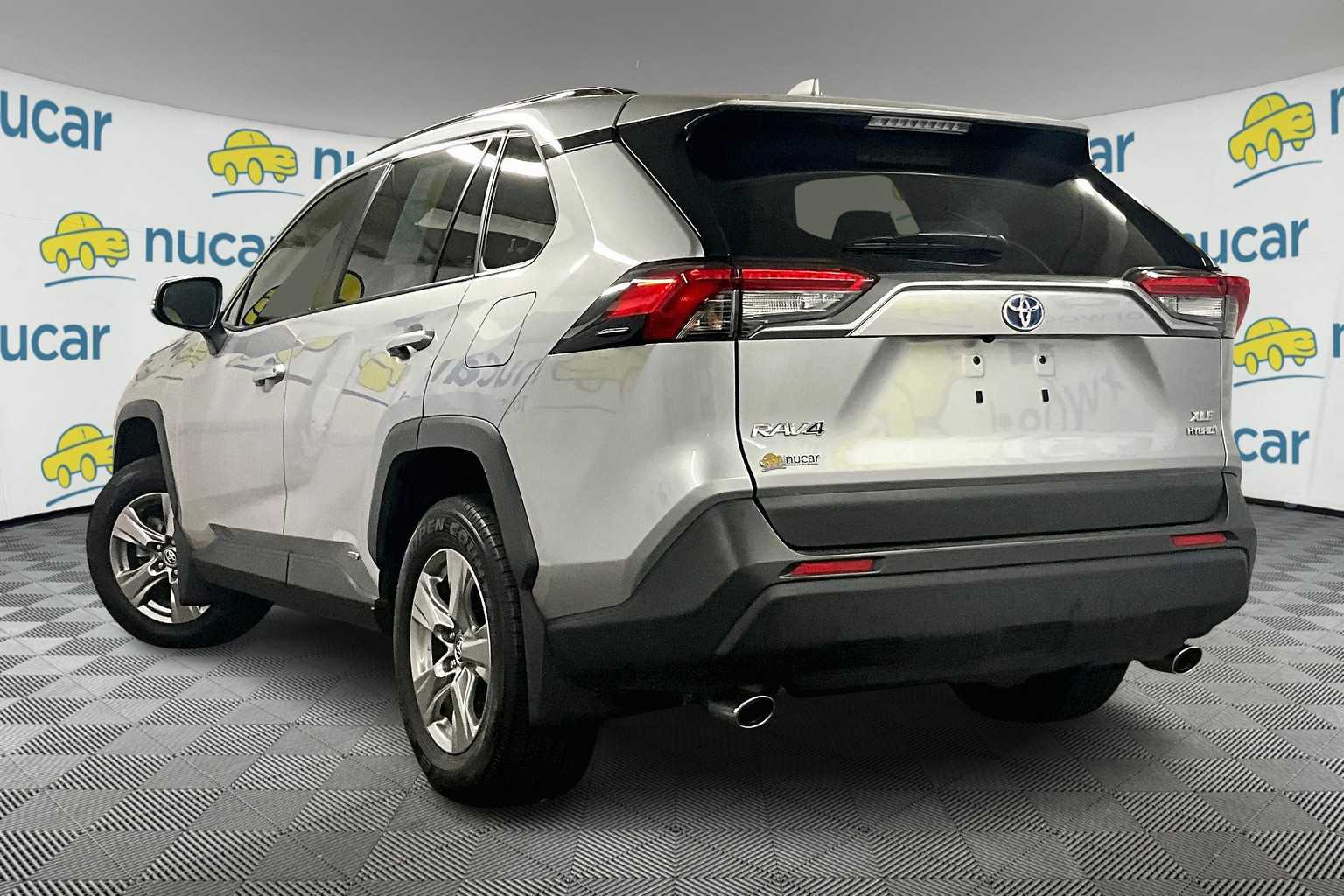 2024 Toyota RAV4 Hybrid XLE - Photo 4