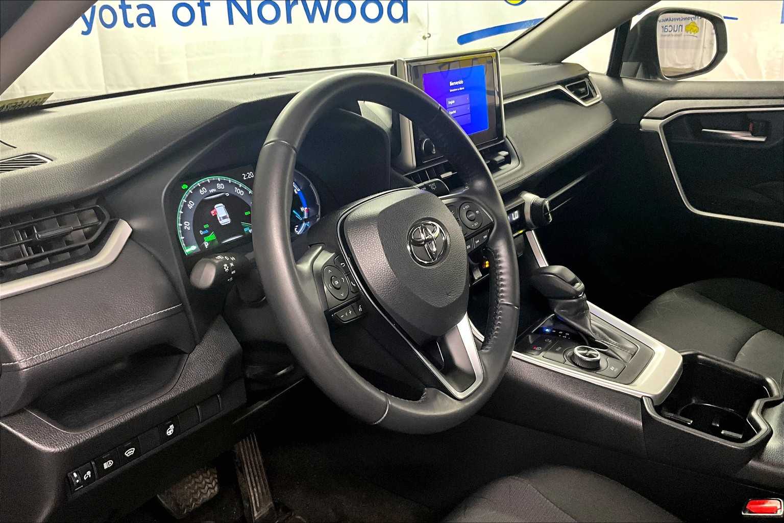 2024 Toyota RAV4 Hybrid XLE - Photo 8