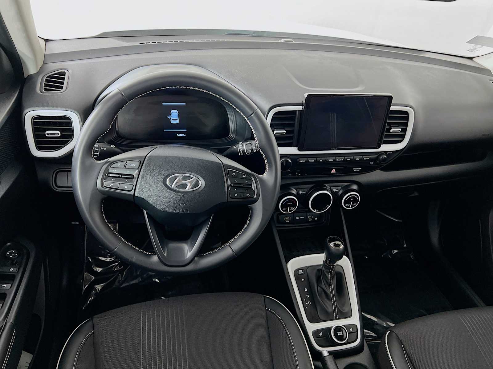 2024 Hyundai Venue Limited - Photo 22