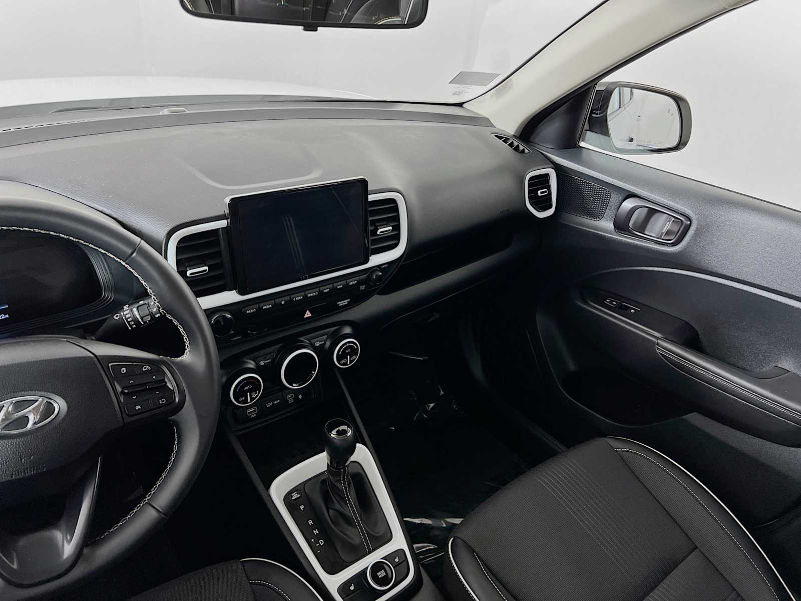 2024 Hyundai Venue Limited - Photo 23
