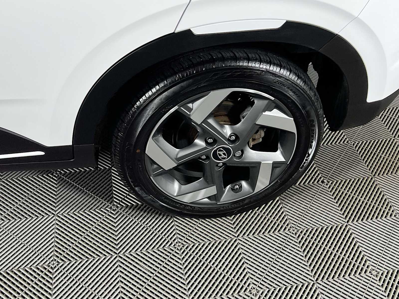 2024 Hyundai Venue Limited - Photo 30