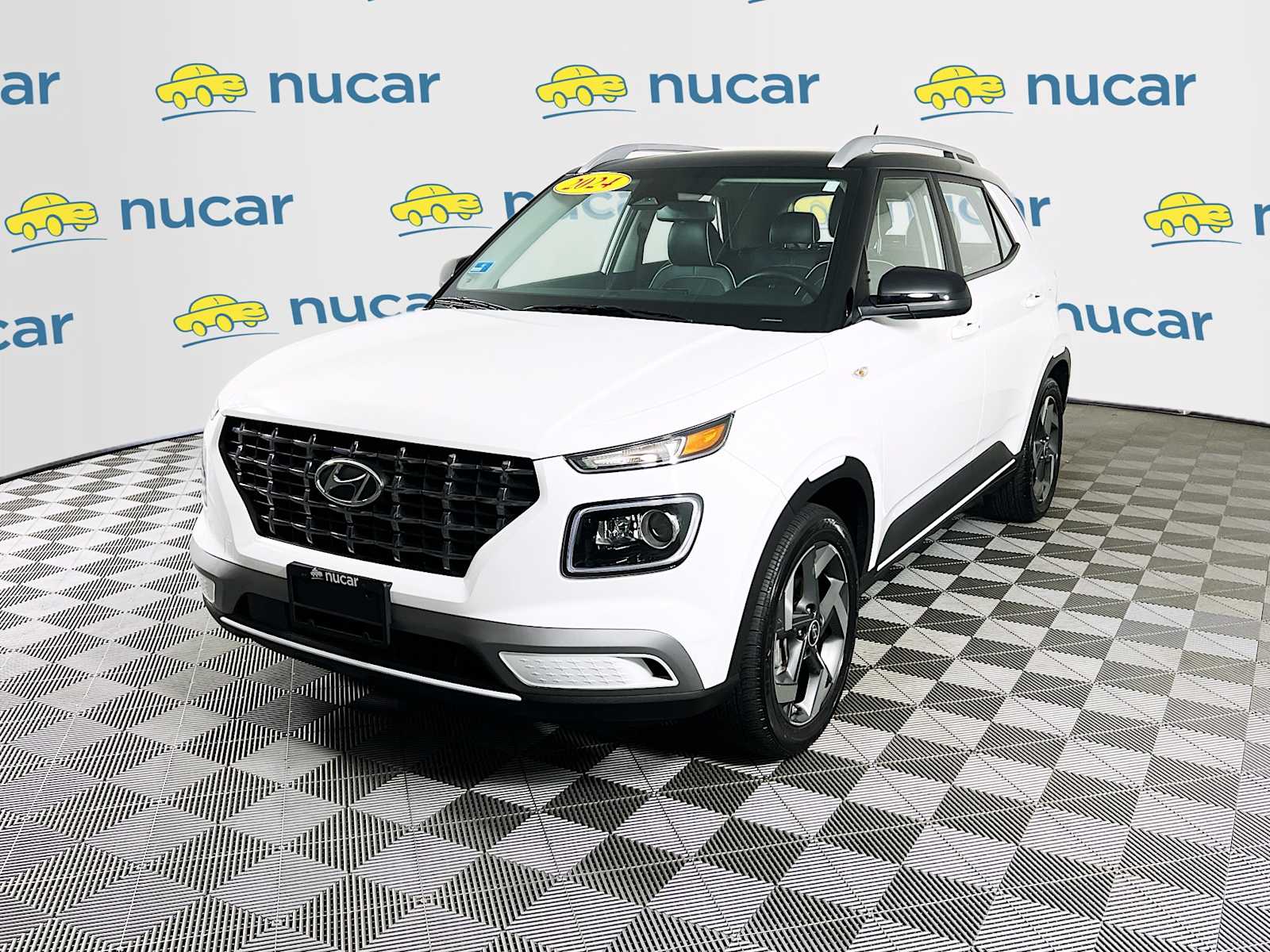 2024 Hyundai Venue Limited - Photo 3