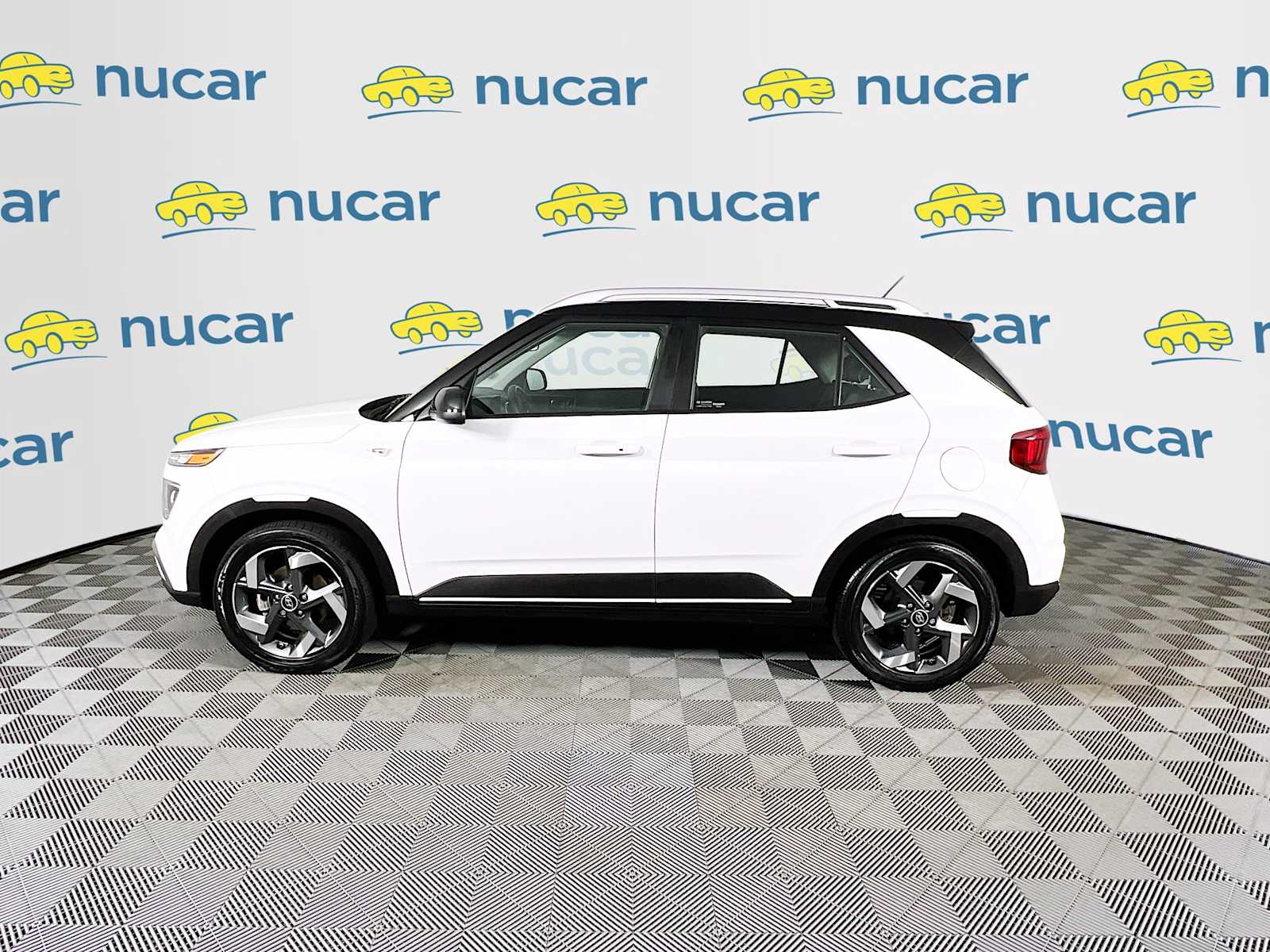 2024 Hyundai Venue Limited - Photo 4