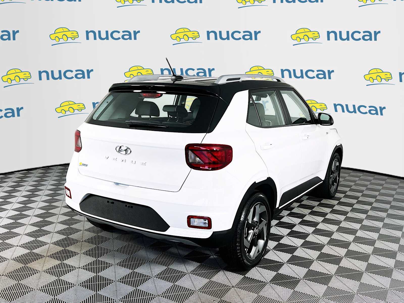 2024 Hyundai Venue Limited - Photo 7