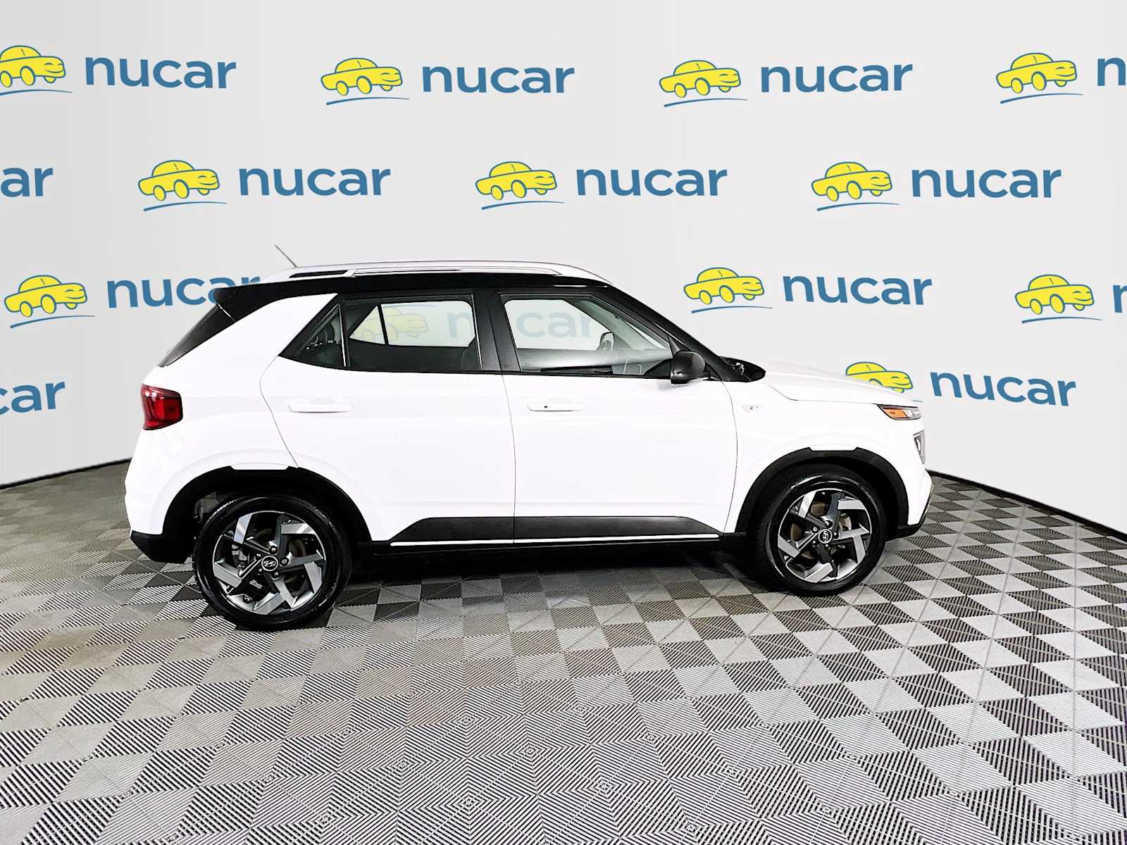 2024 Hyundai Venue Limited - Photo 8