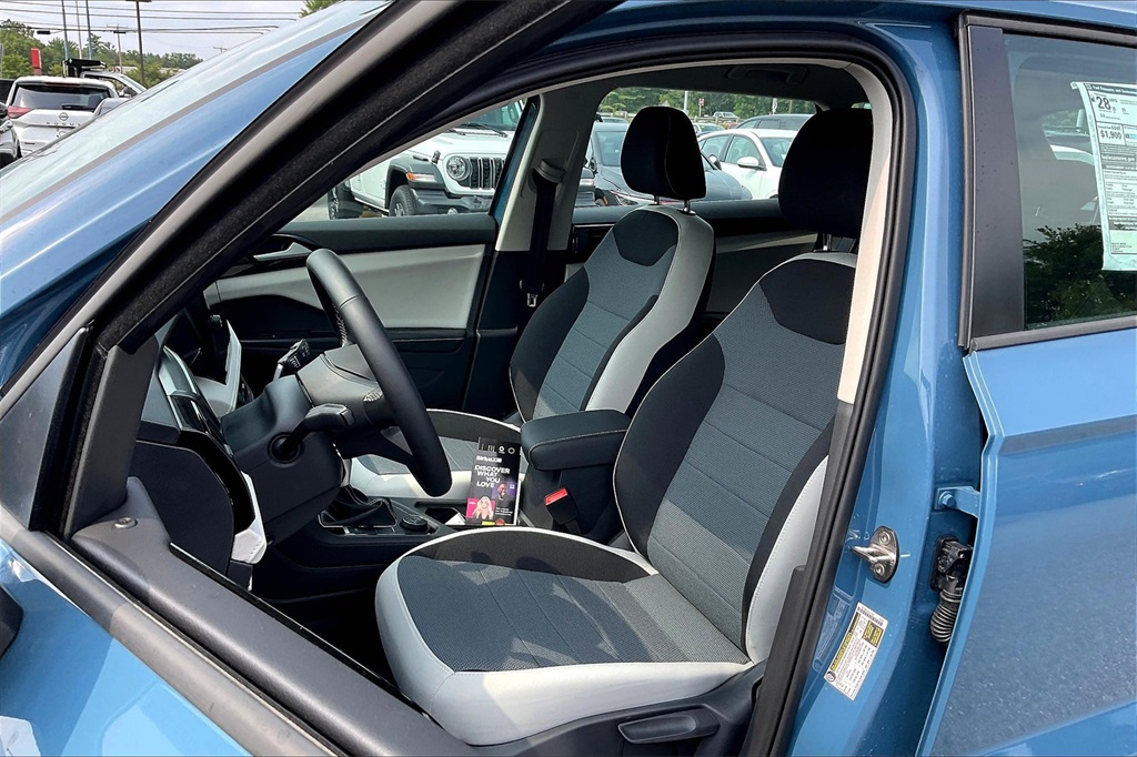 2025 Volkswagen Taos 1.5T S - Photo 11