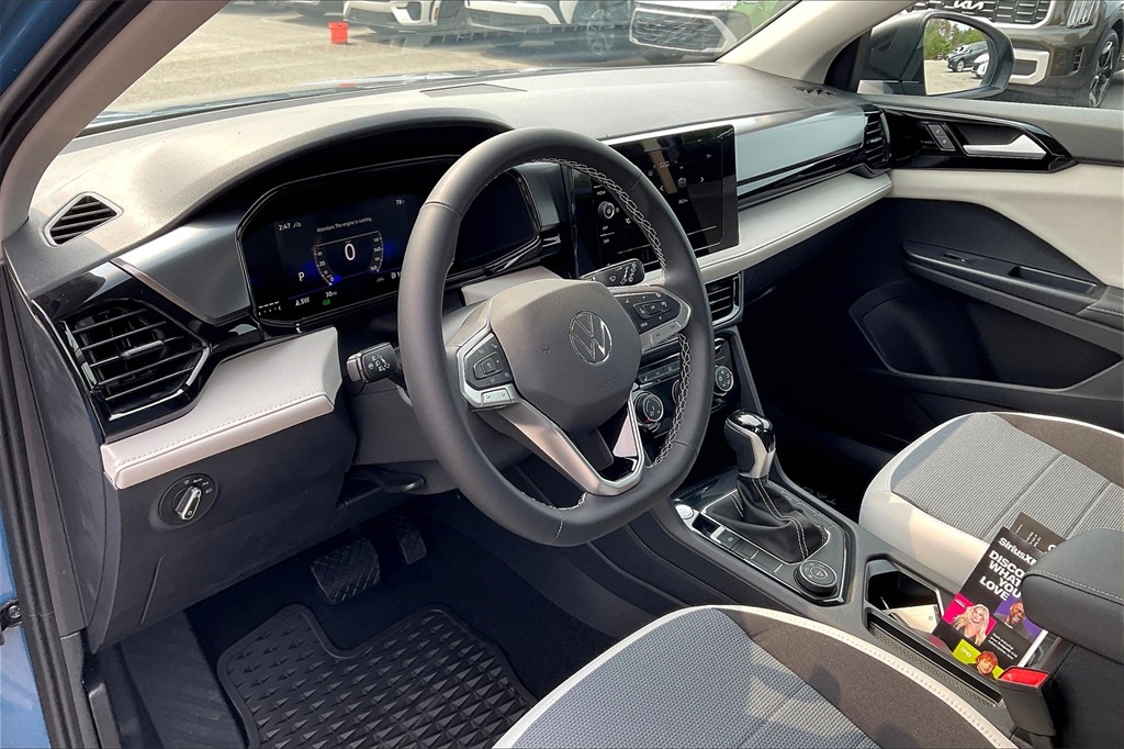 2025 Volkswagen Taos 1.5T S - Photo 9