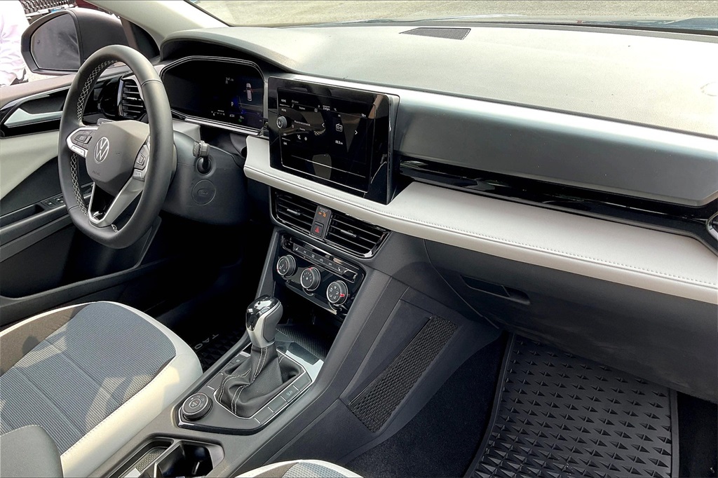 2025 Volkswagen Taos 1.5T S - Photo 10