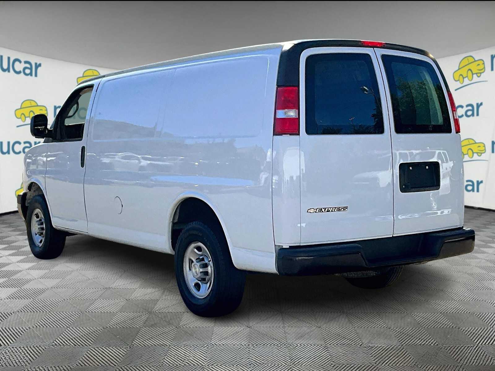 2021 Chevrolet Express  - Photo 4