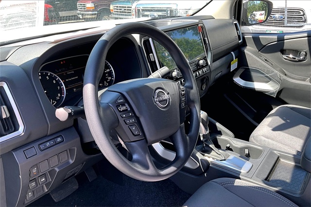 2025 Nissan Frontier SV - Photo 14