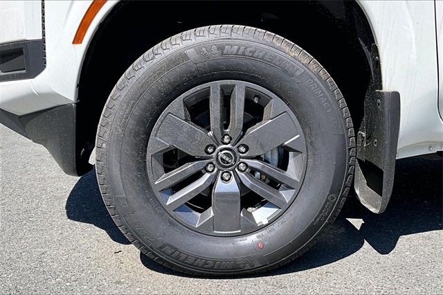 2025 Nissan Frontier SV - Photo 9