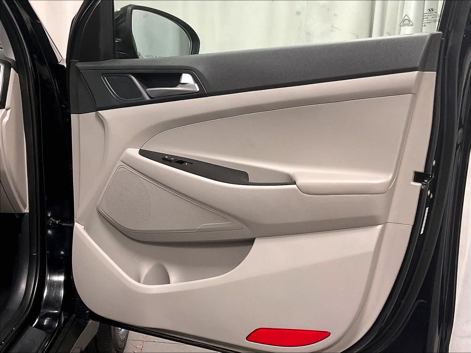 2021 Hyundai Tucson SE - Photo 12