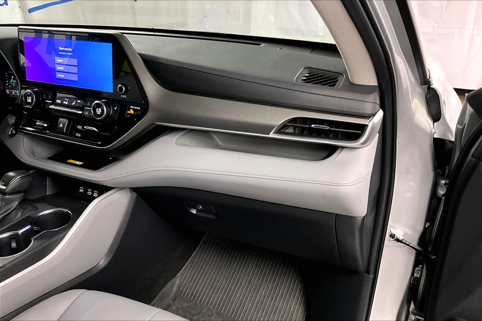 2024 Toyota Highlander XLE - Photo 13