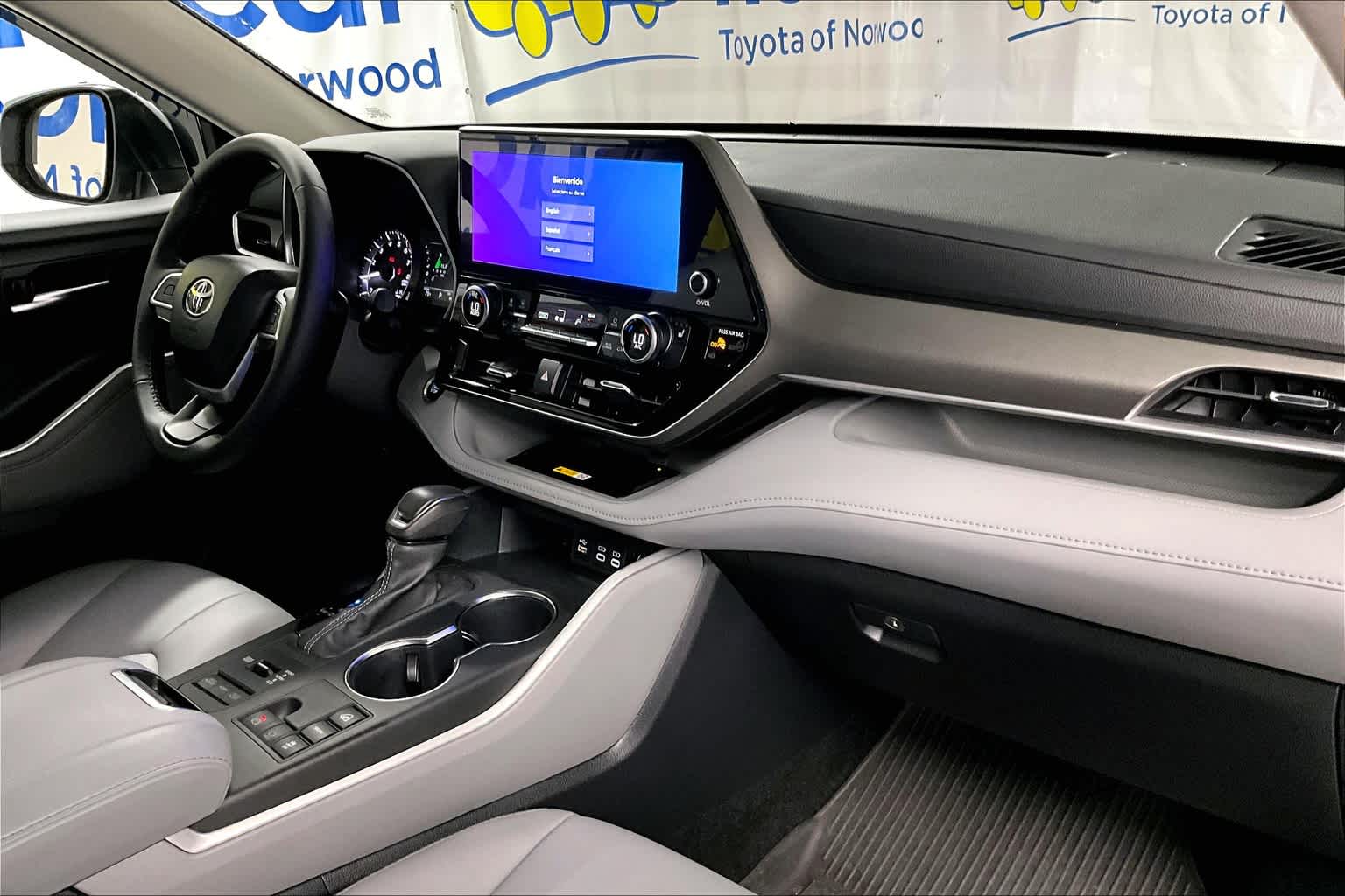 2024 Toyota Highlander XLE - Photo 14