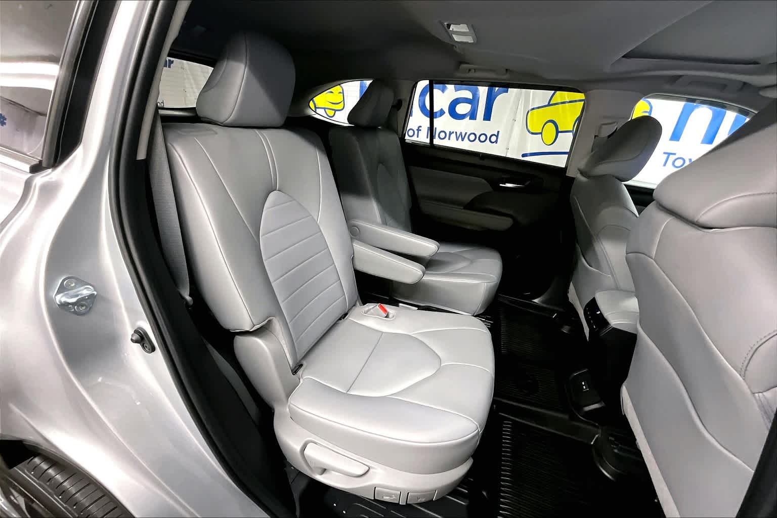 2024 Toyota Highlander XLE - Photo 16