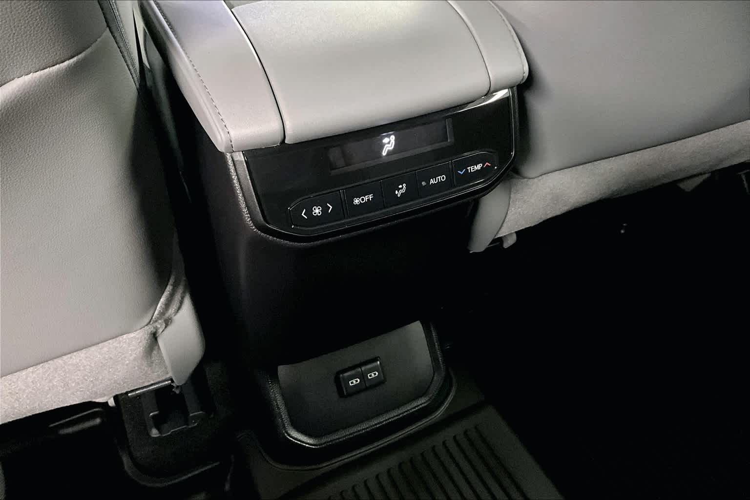 2024 Toyota Highlander XLE - Photo 28