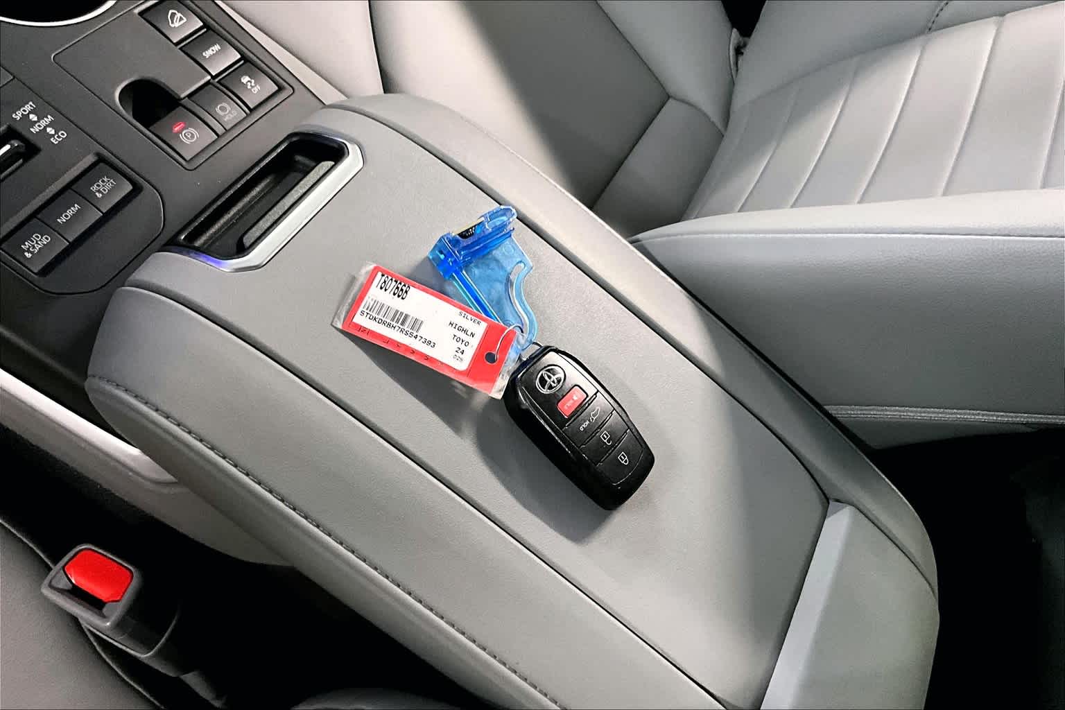 2024 Toyota Highlander XLE - Photo 31