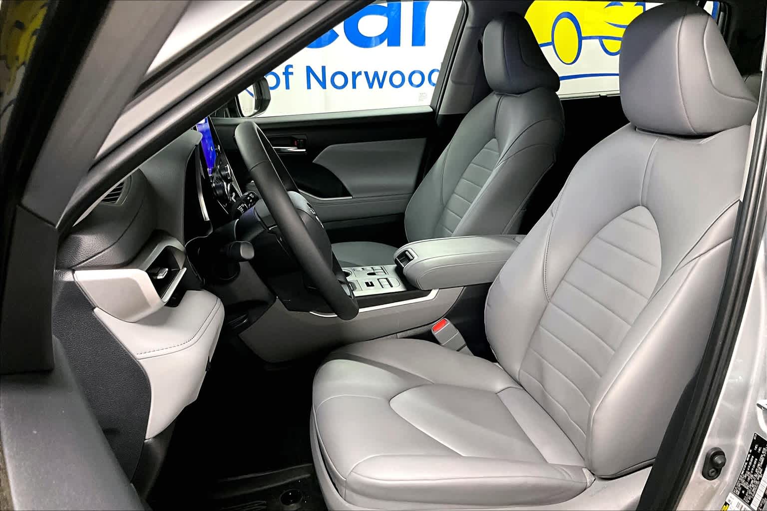 2024 Toyota Highlander XLE - Photo 10