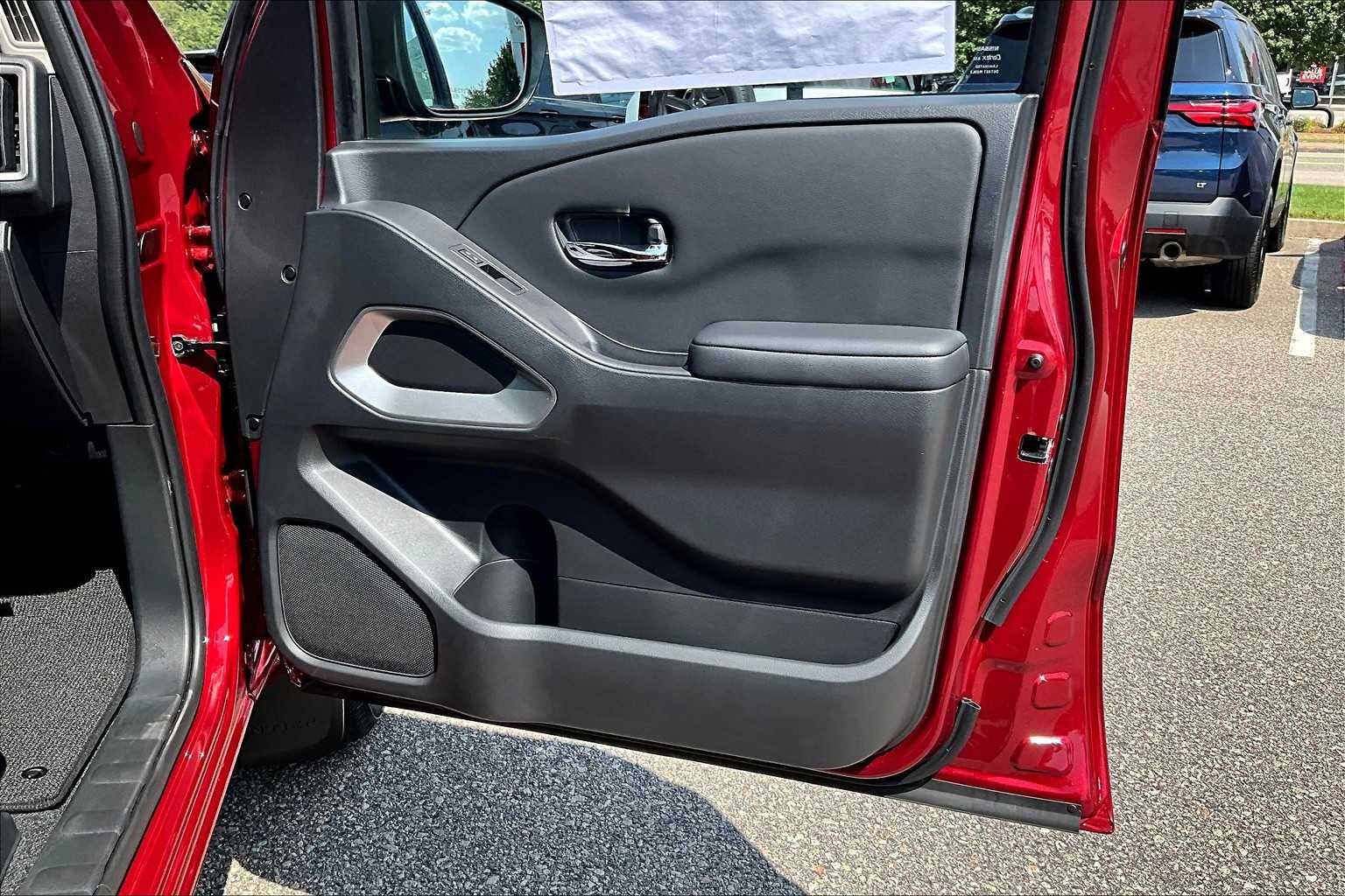 2025 Nissan Frontier SV - Photo 12