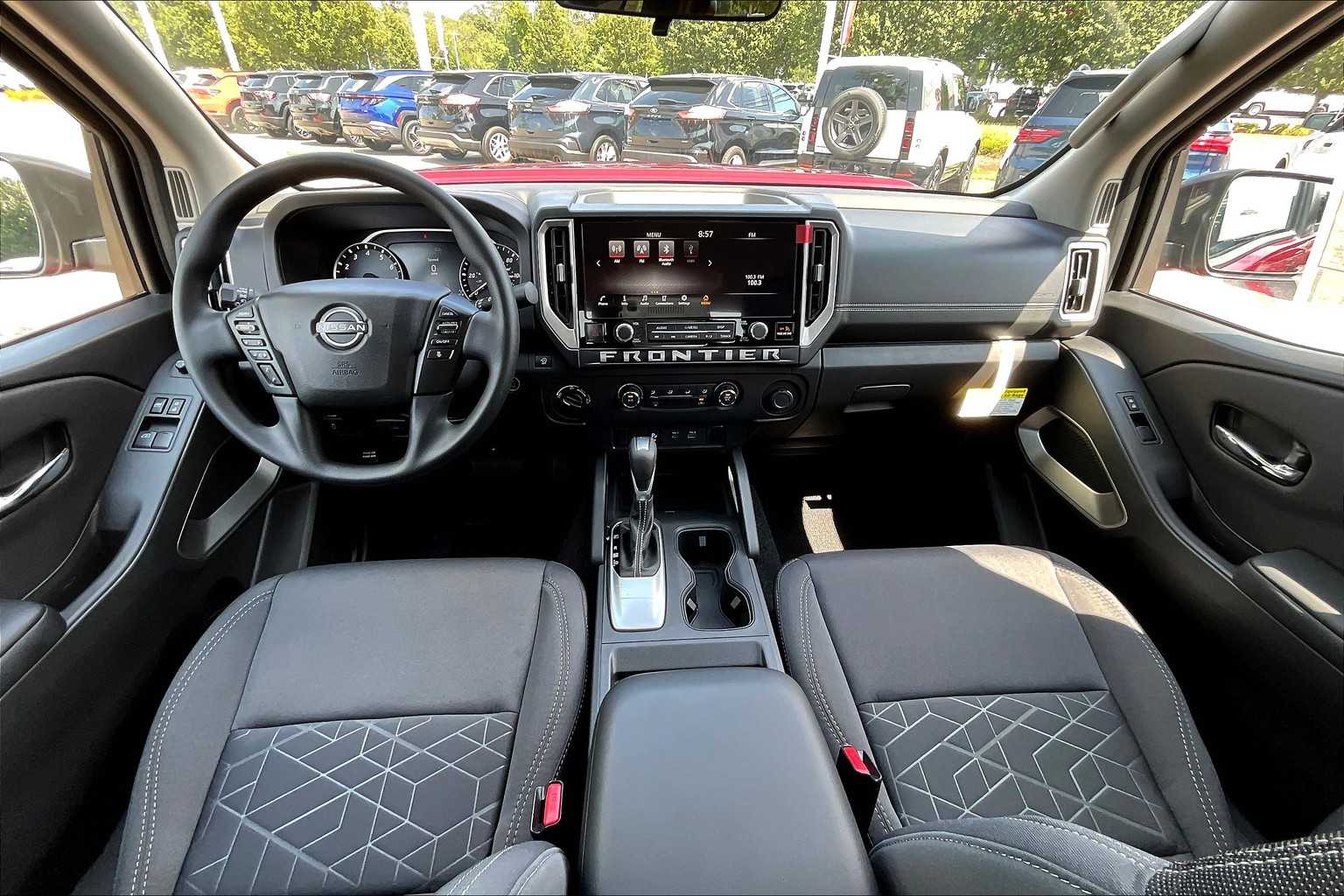 2025 Nissan Frontier SV - Photo 21