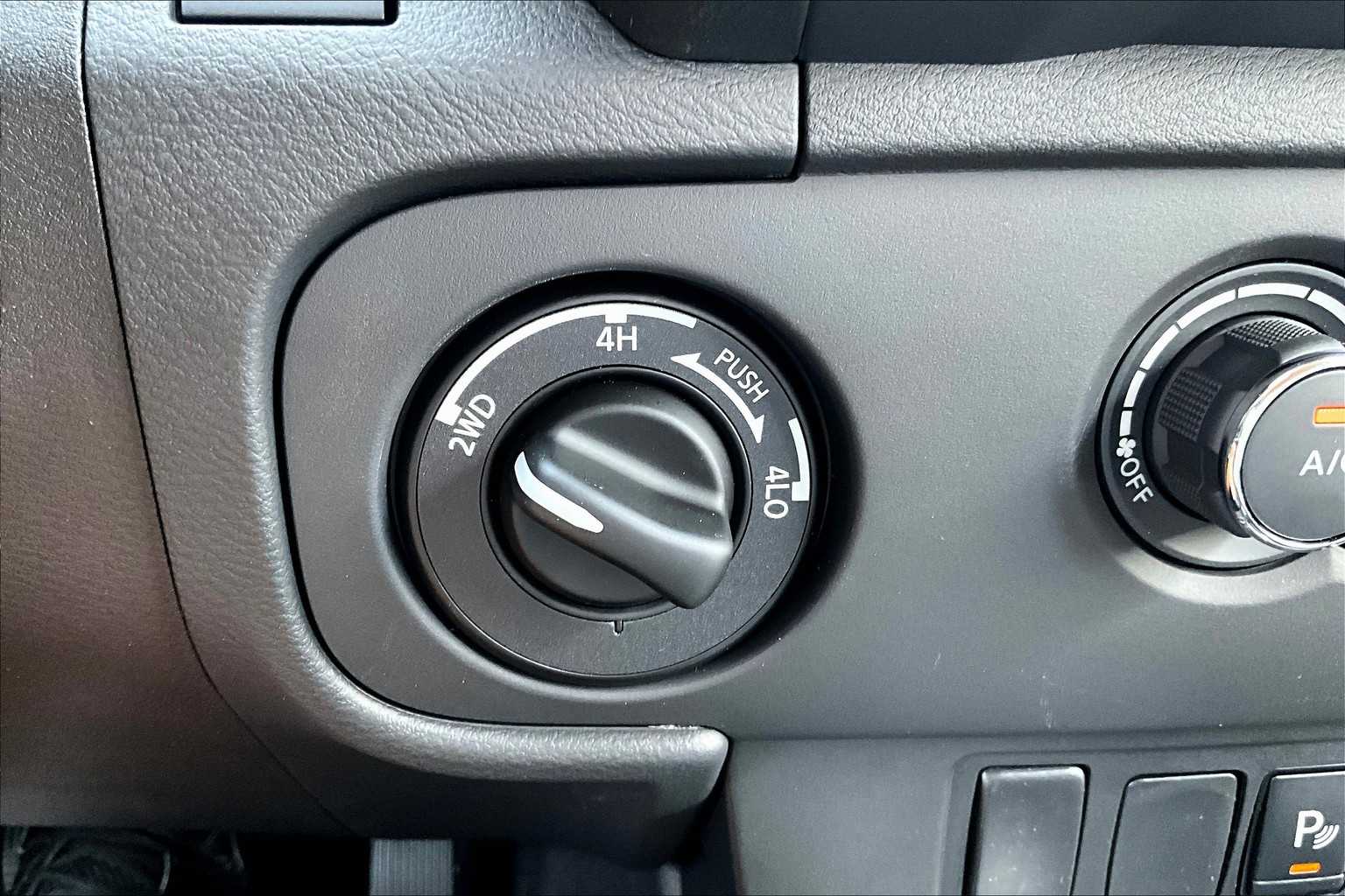 2025 Nissan Frontier SV - Photo 26