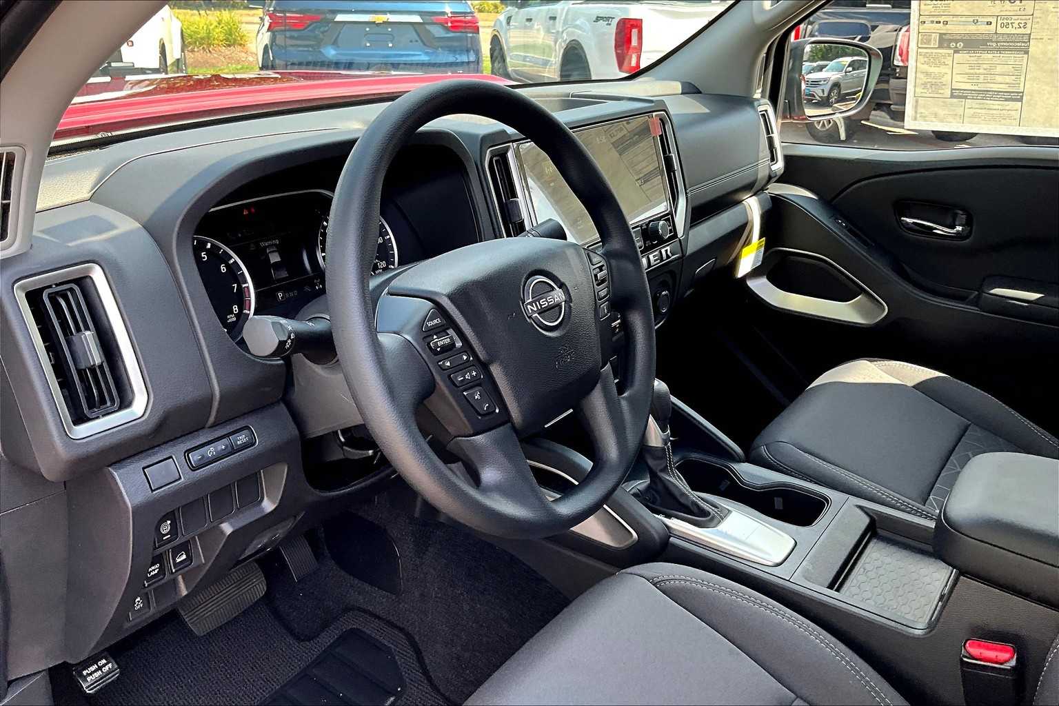 2025 Nissan Frontier SV - Photo 8