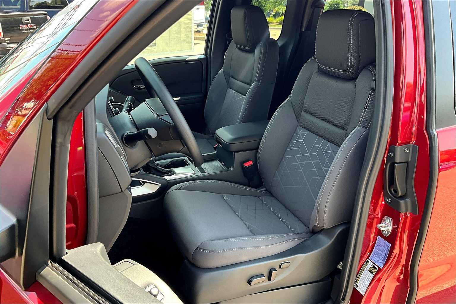 2025 Nissan Frontier SV - Photo 10