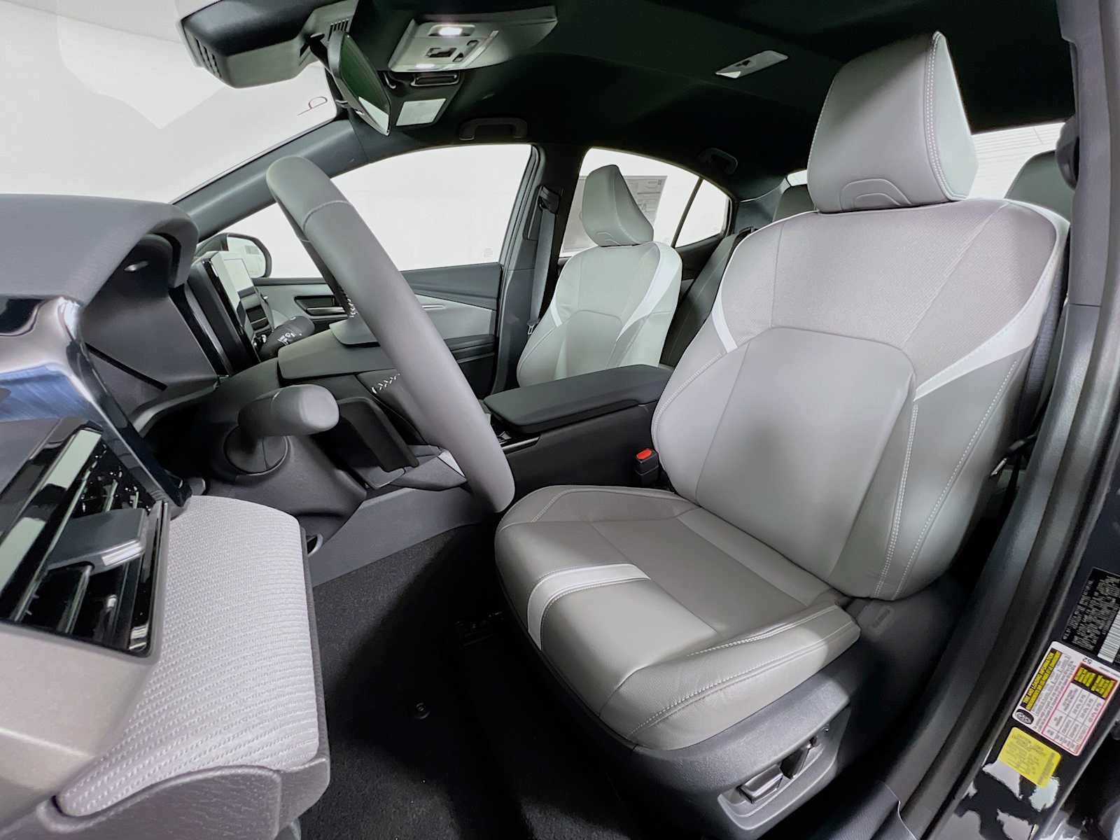 2025 Toyota Camry SE - Photo 12