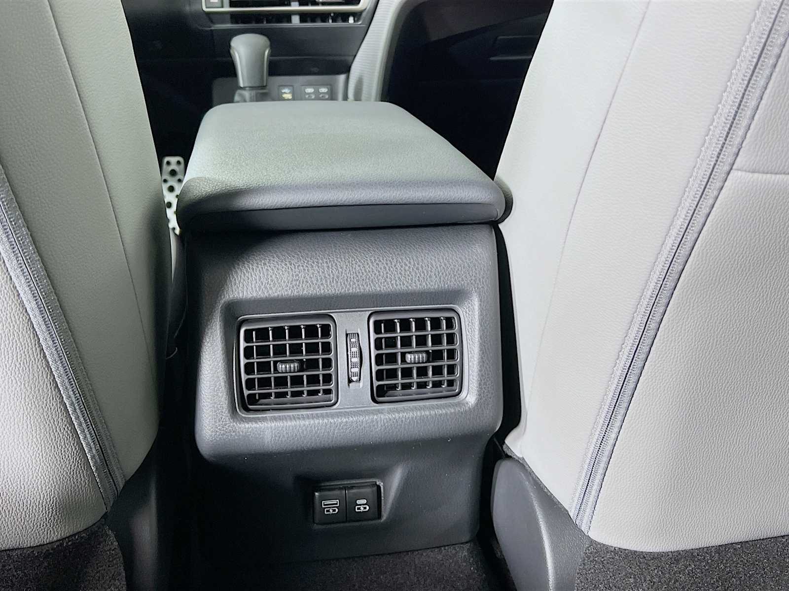 2025 Toyota Camry SE - Photo 14