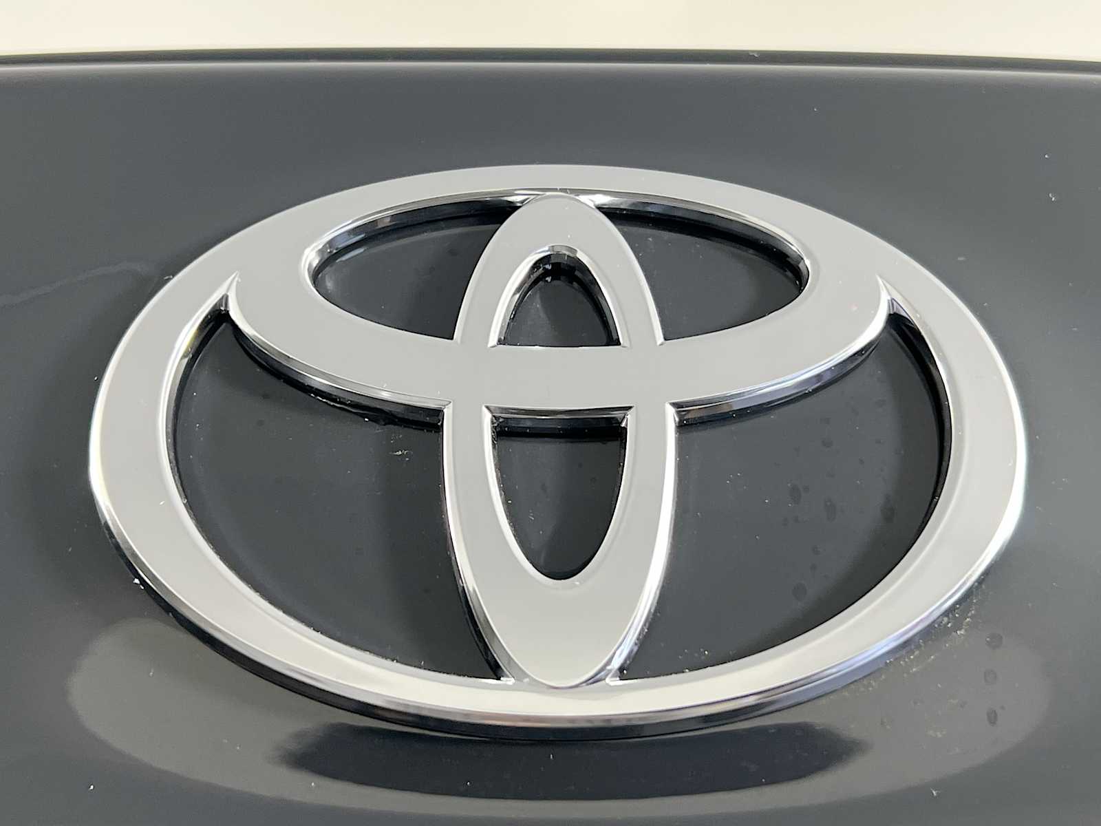2025 Toyota Camry SE - Photo 18