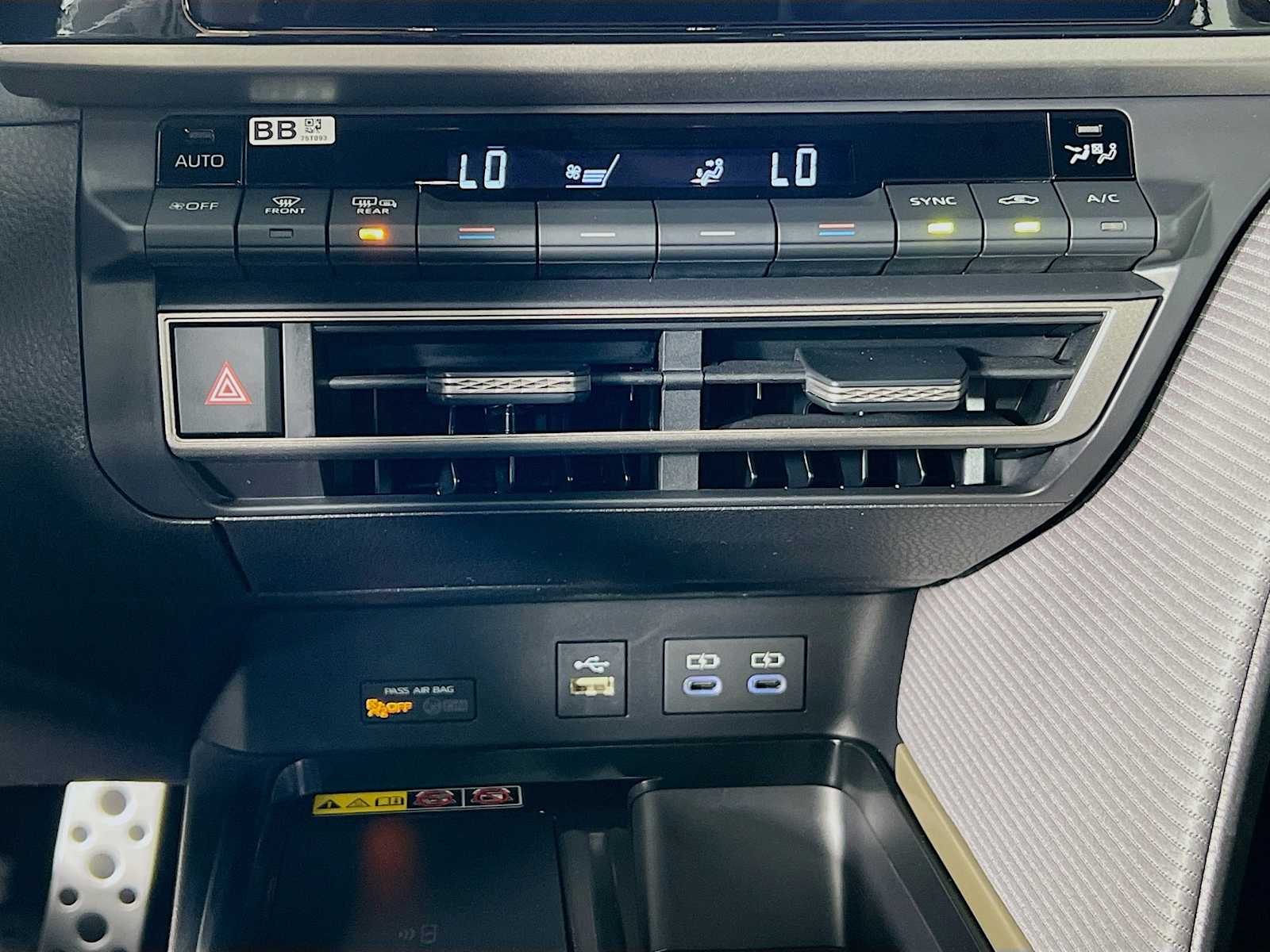2025 Toyota Camry SE - Photo 10