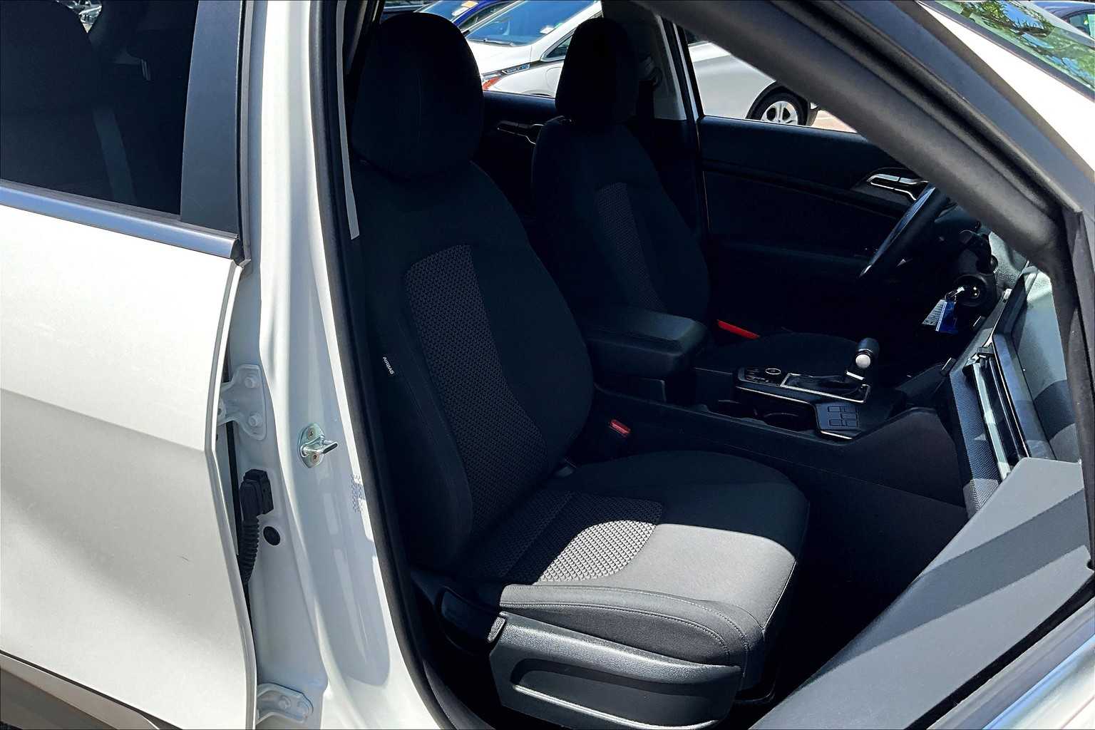 2023 Kia Sportage LX - Photo 11