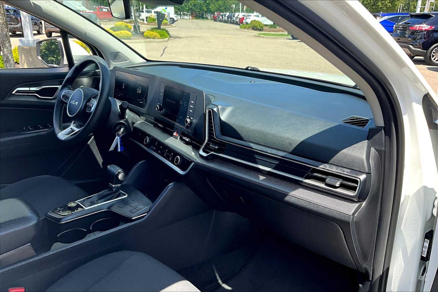 2023 Kia Sportage LX - Photo 14