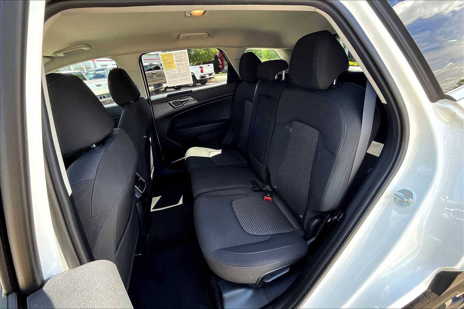 2023 Kia Sportage LX - Photo 15
