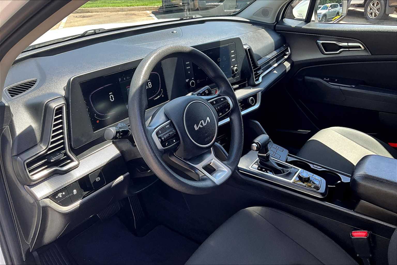 2023 Kia Sportage LX - Photo 8