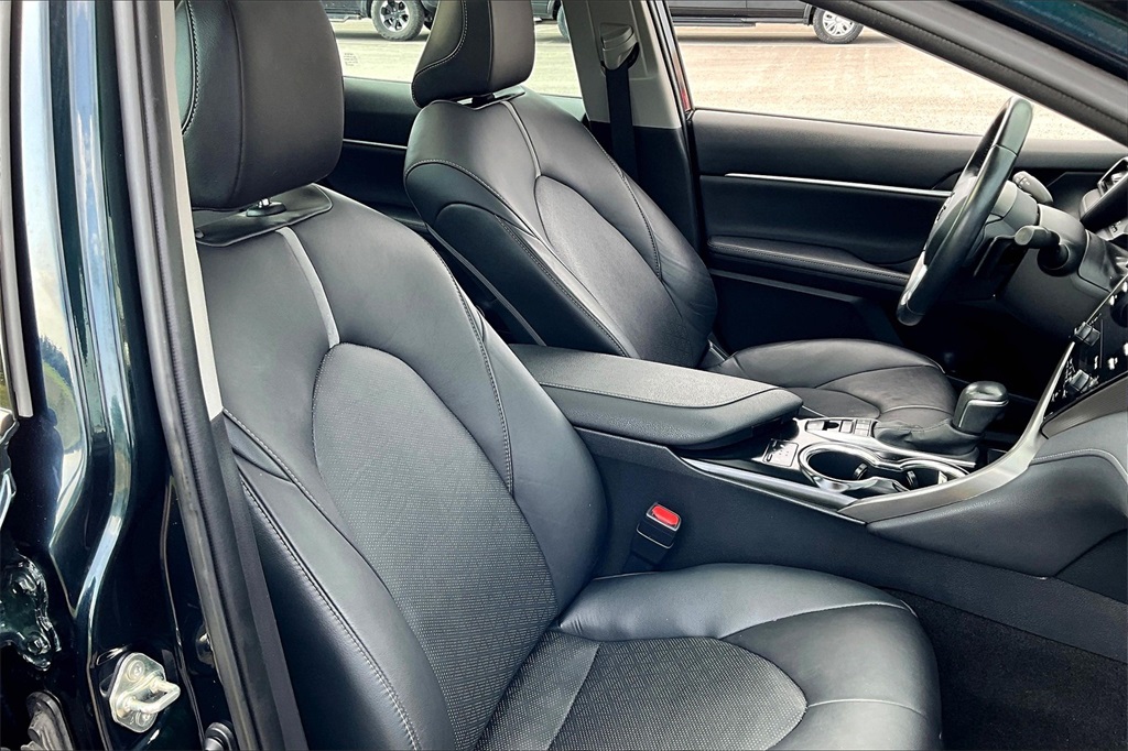 2020 Toyota Camry XSE - Photo 11