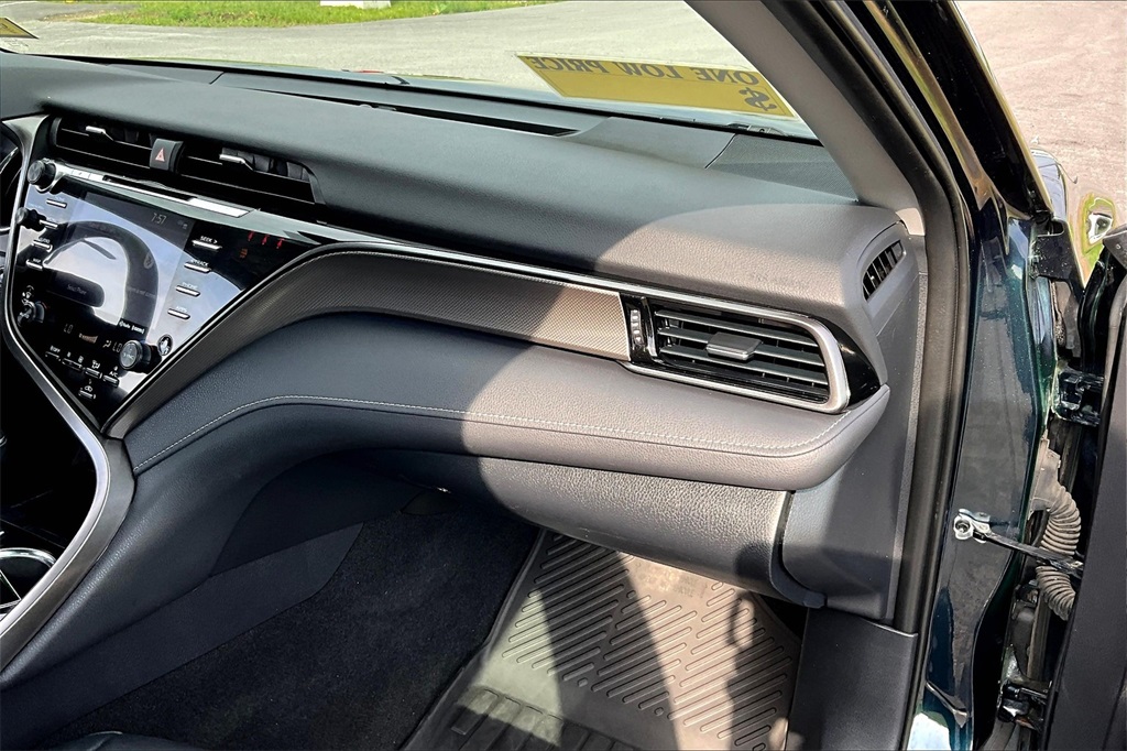 2020 Toyota Camry XSE - Photo 13