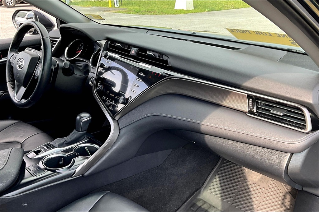 2020 Toyota Camry XSE - Photo 14