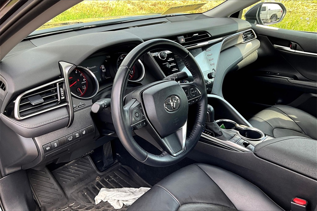 2020 Toyota Camry XSE - Photo 8