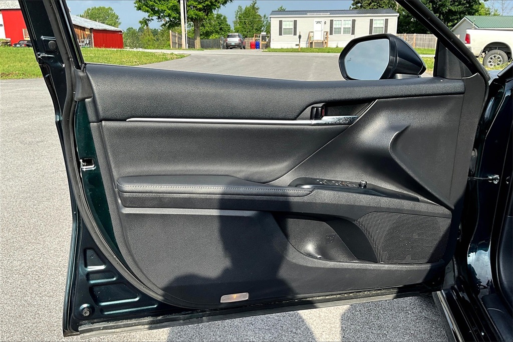 2020 Toyota Camry XSE - Photo 9