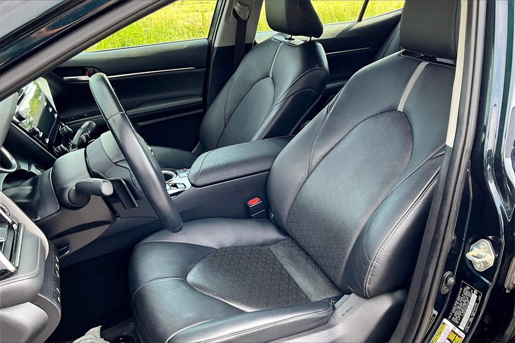 2020 Toyota Camry XSE - Photo 10