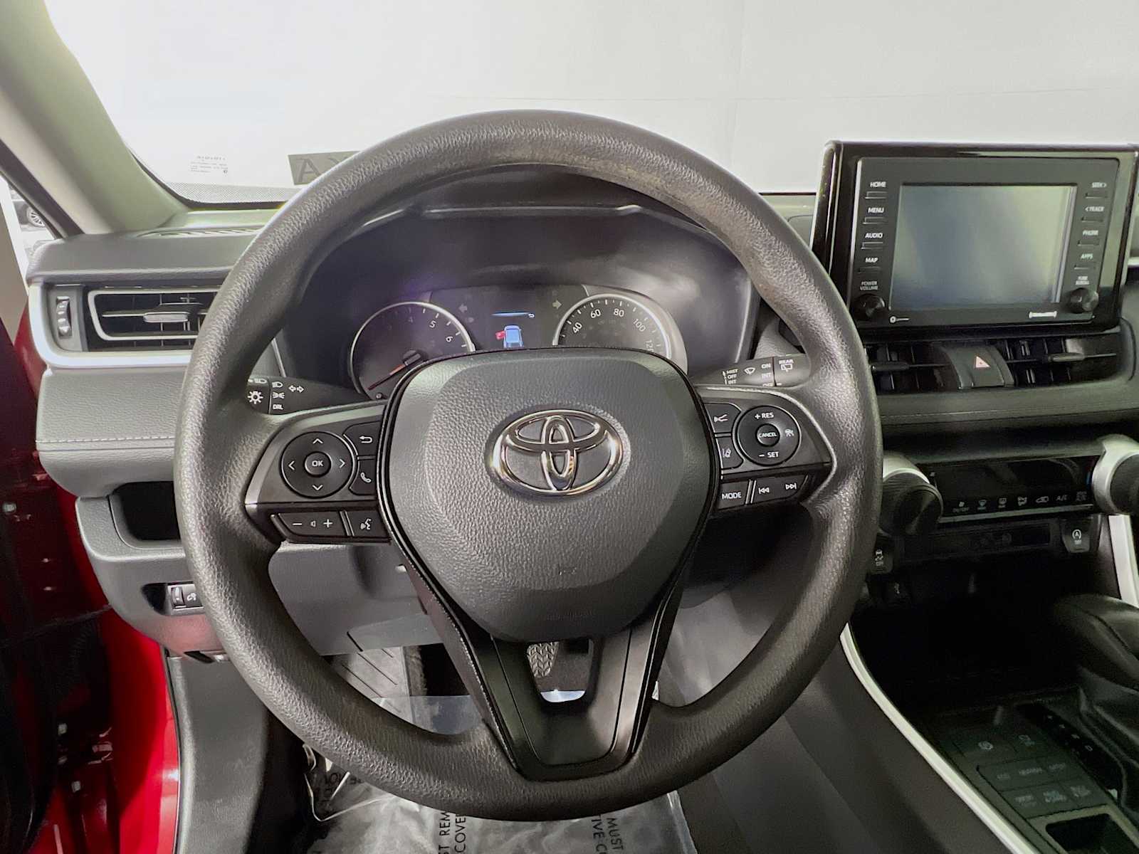 2022 Toyota RAV4 LE - Photo 11