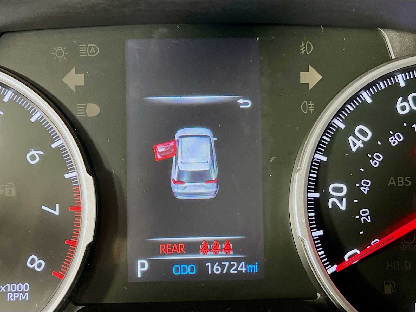 2022 Toyota RAV4 LE - Photo 12