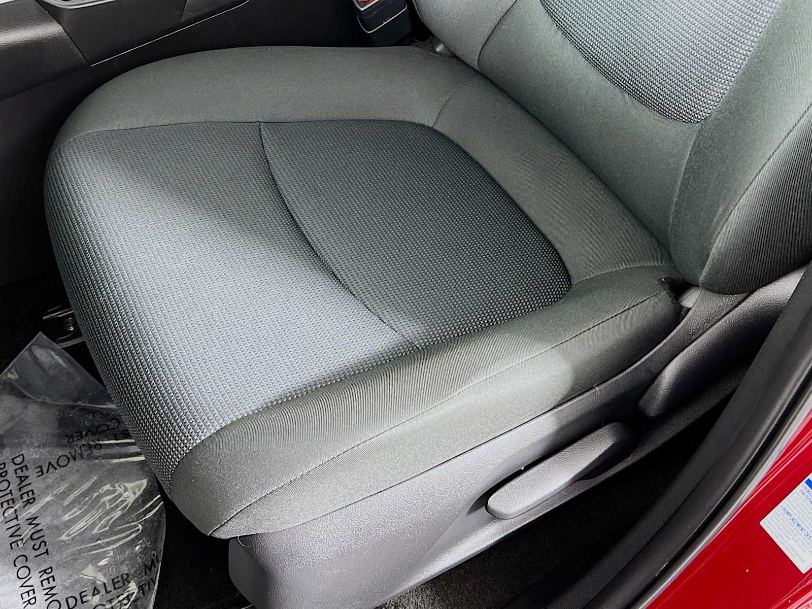 2022 Toyota RAV4 LE - Photo 19