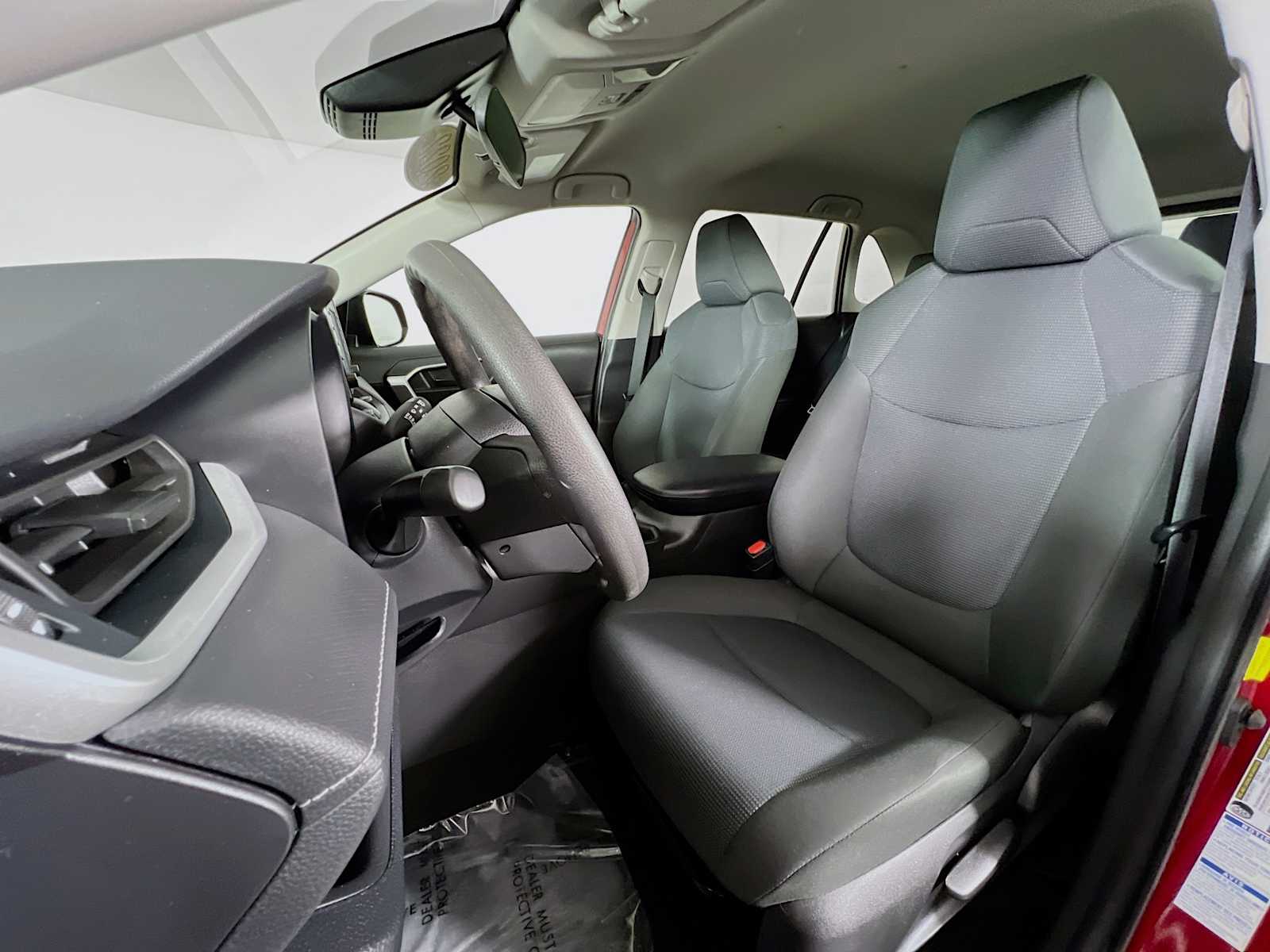 2022 Toyota RAV4 LE - Photo 20