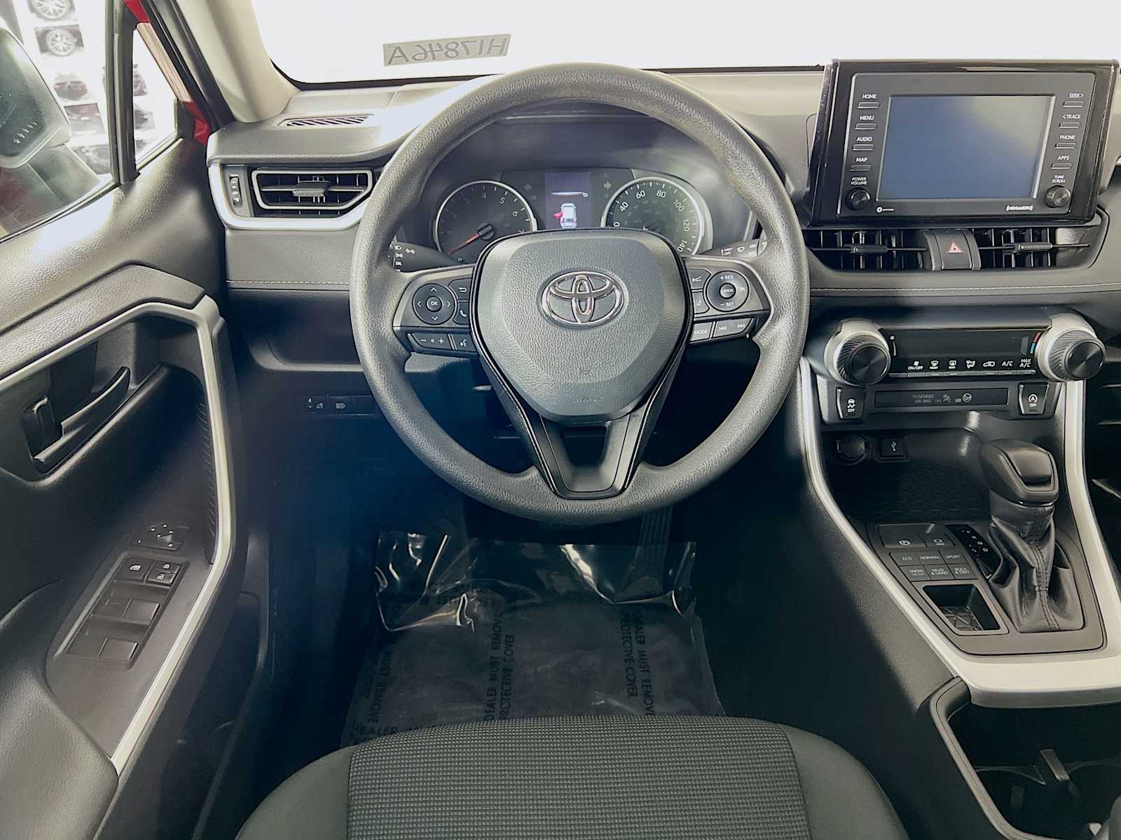 2022 Toyota RAV4 LE - Photo 21