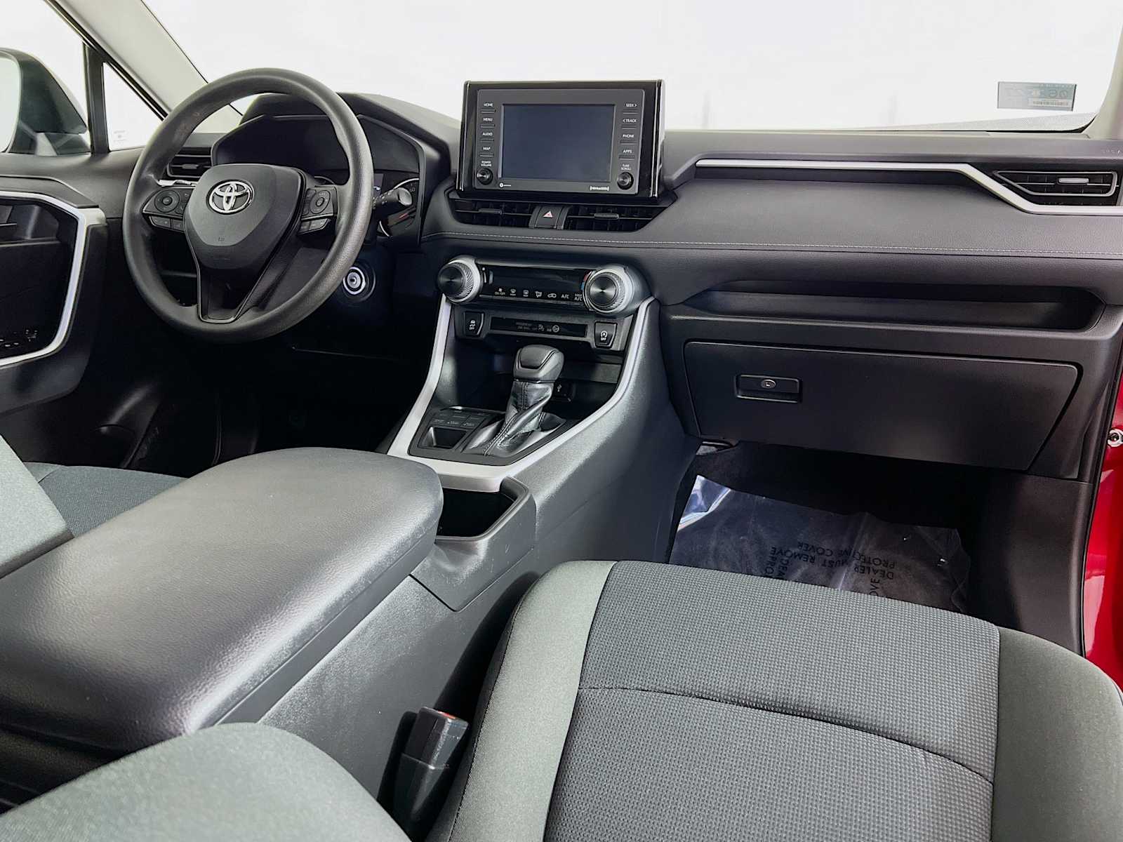 2022 Toyota RAV4 LE - Photo 28