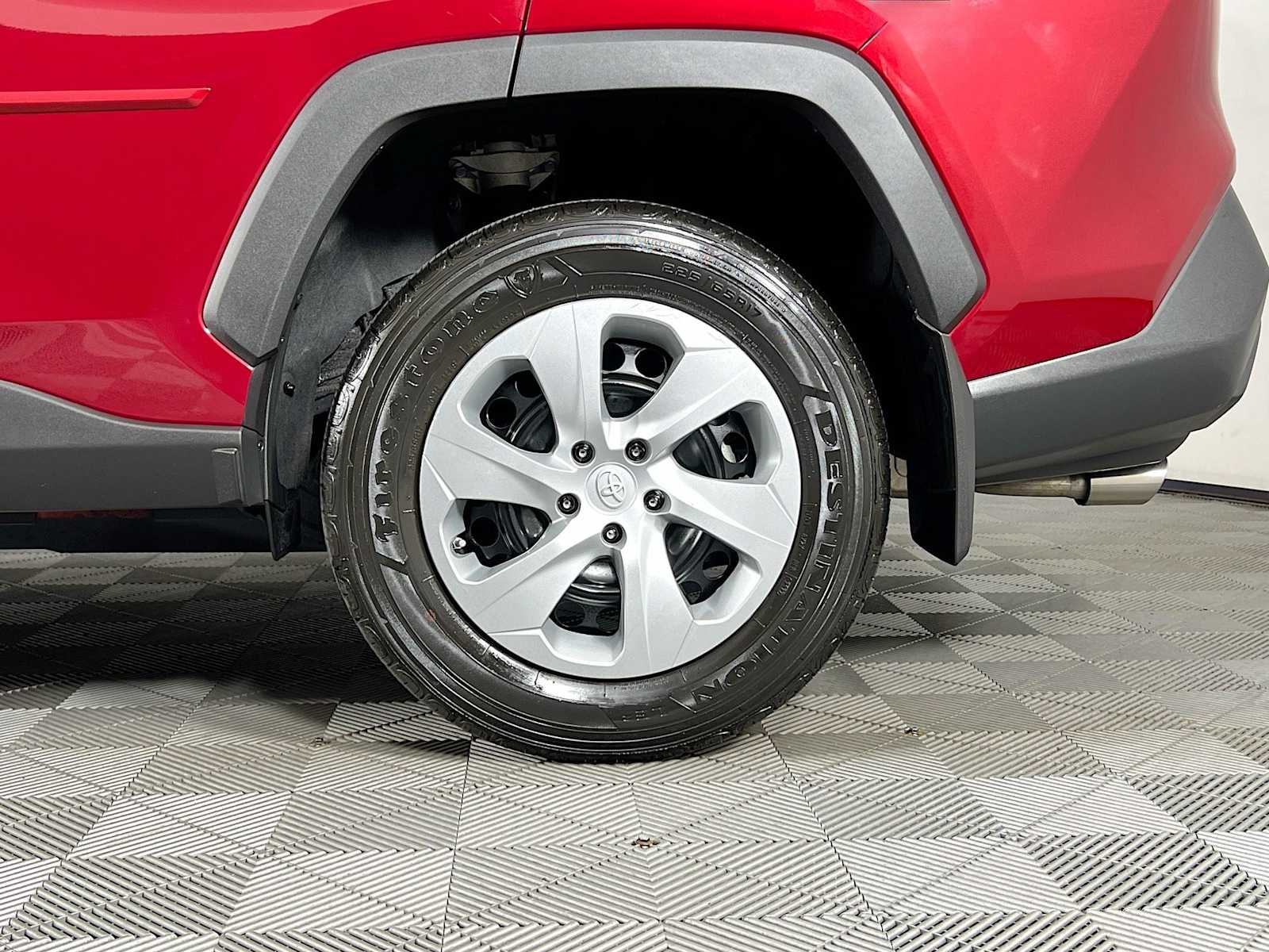 2022 Toyota RAV4 LE - Photo 30