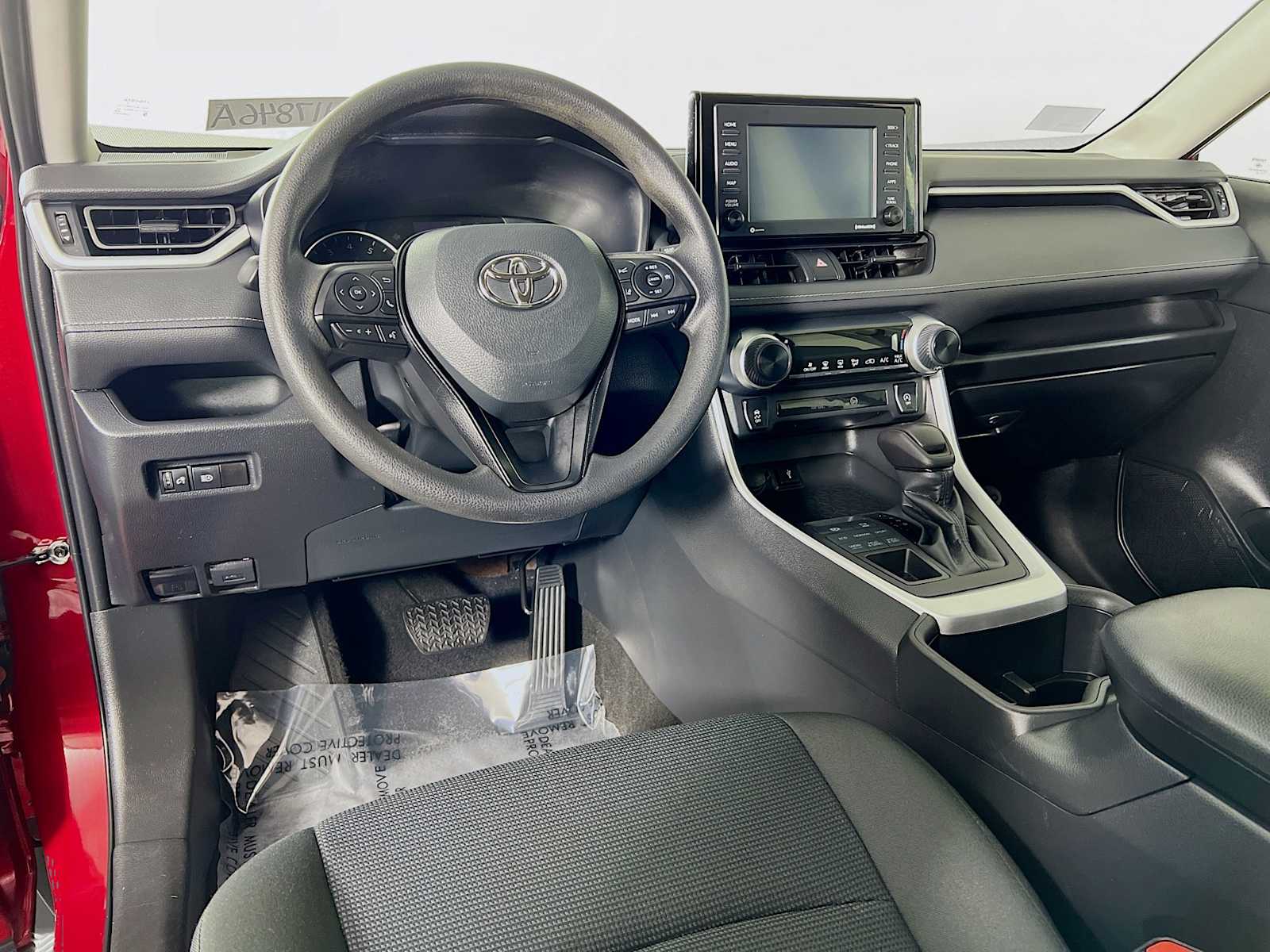 2022 Toyota RAV4 LE - Photo 9